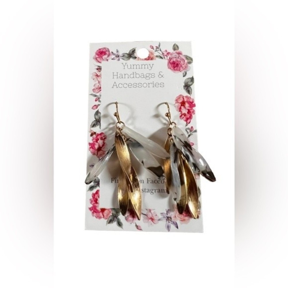 🍁3/$20 New fashion‎ jewelry Gold, white dangle hook earrings women 380901